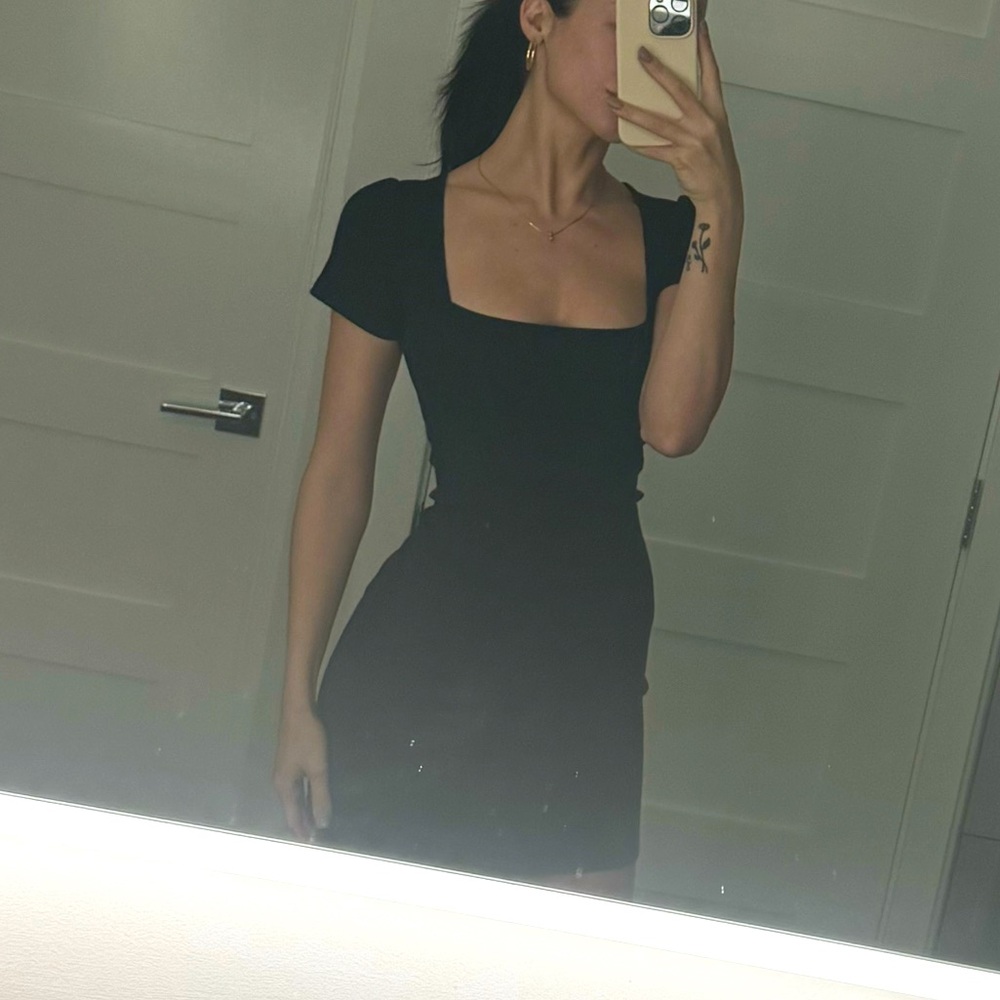 Short sleeve short black dress